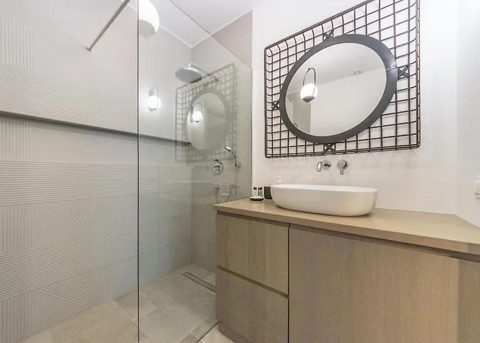 Apartment Dr - Salt *